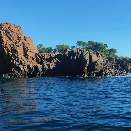 Сasa de vacaciones Maison 8p, Superbe Vue Mer, Piscine 25x10m, 300m Plage, Tennis, Domaine Sécurisé Saint-Raphaël