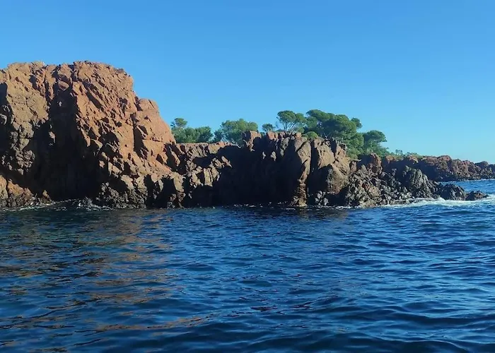 Сasa de vacaciones Maison 8p, Superbe Vue Mer, Piscine 25x10m, 300m Plage, Tennis, Domaine Sécurisé Saint-Raphaël
